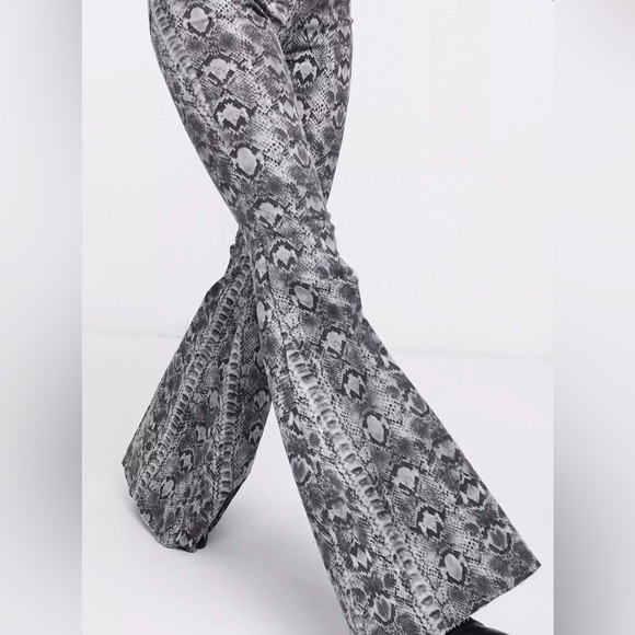 NWT We the Free Just Float On Flare Jeans - Picture 3 of 16